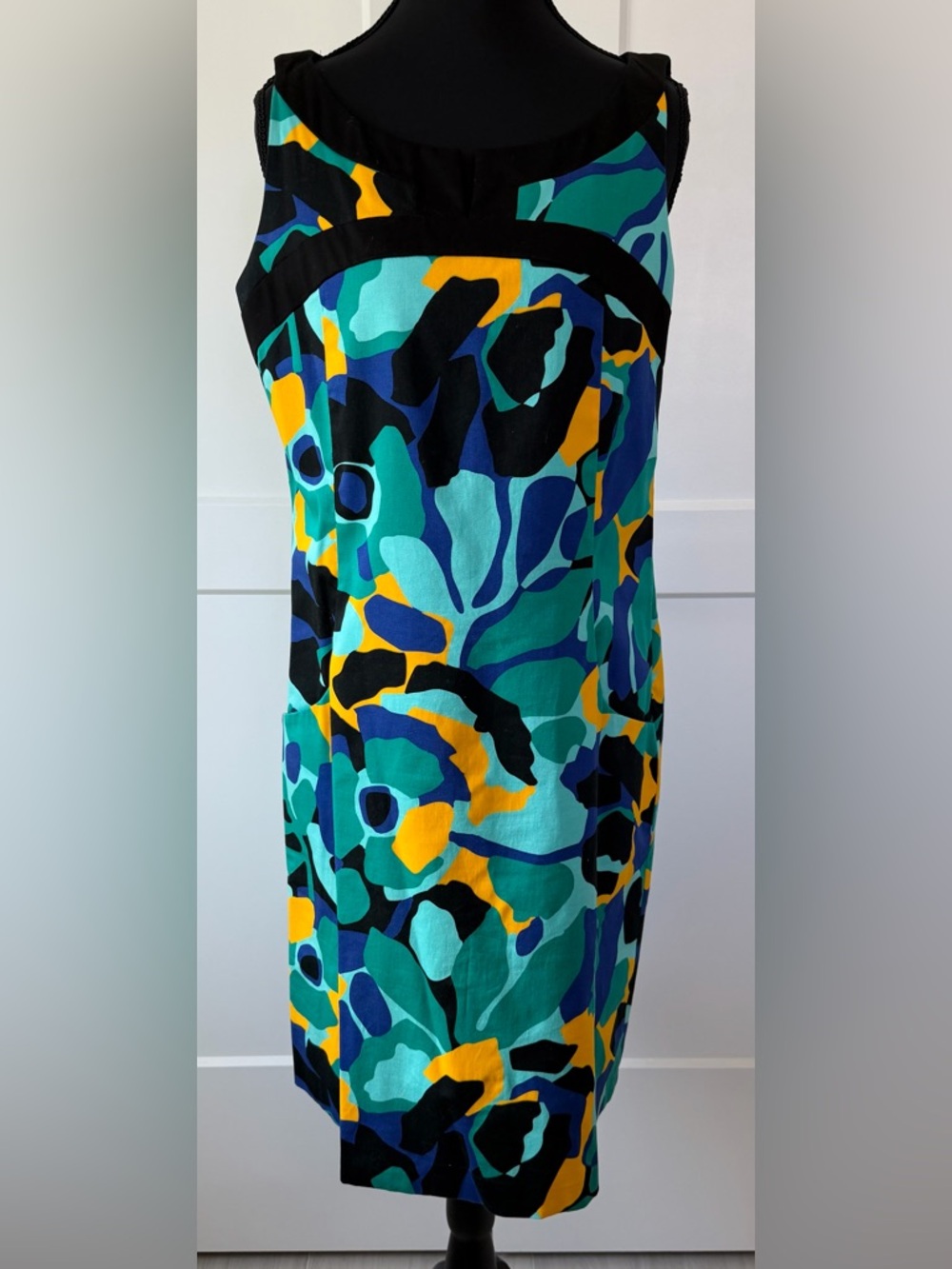 EUC Jax Sleeveless Mini Shift Dress in an Abstract Pattern with Pockets, Size 10